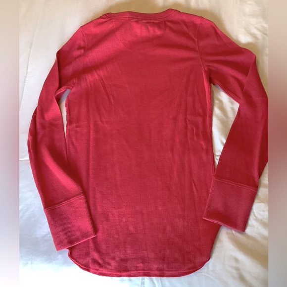 New with tags, Gap M waffle long sleeve T-shirt - Picture 2 of 2